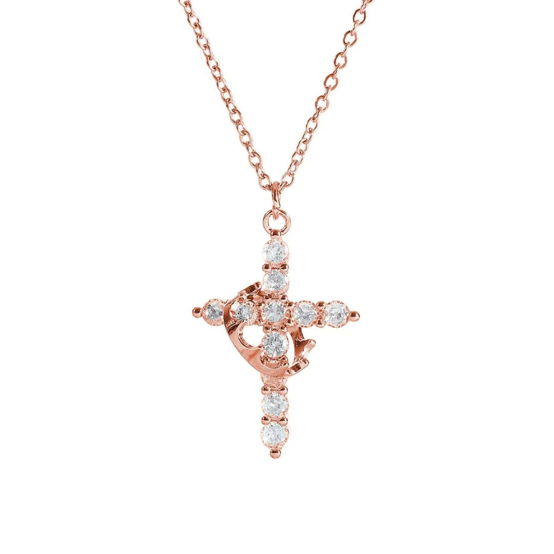 Collar con corona y cruz: símbolo atemporal de fe y fuerza