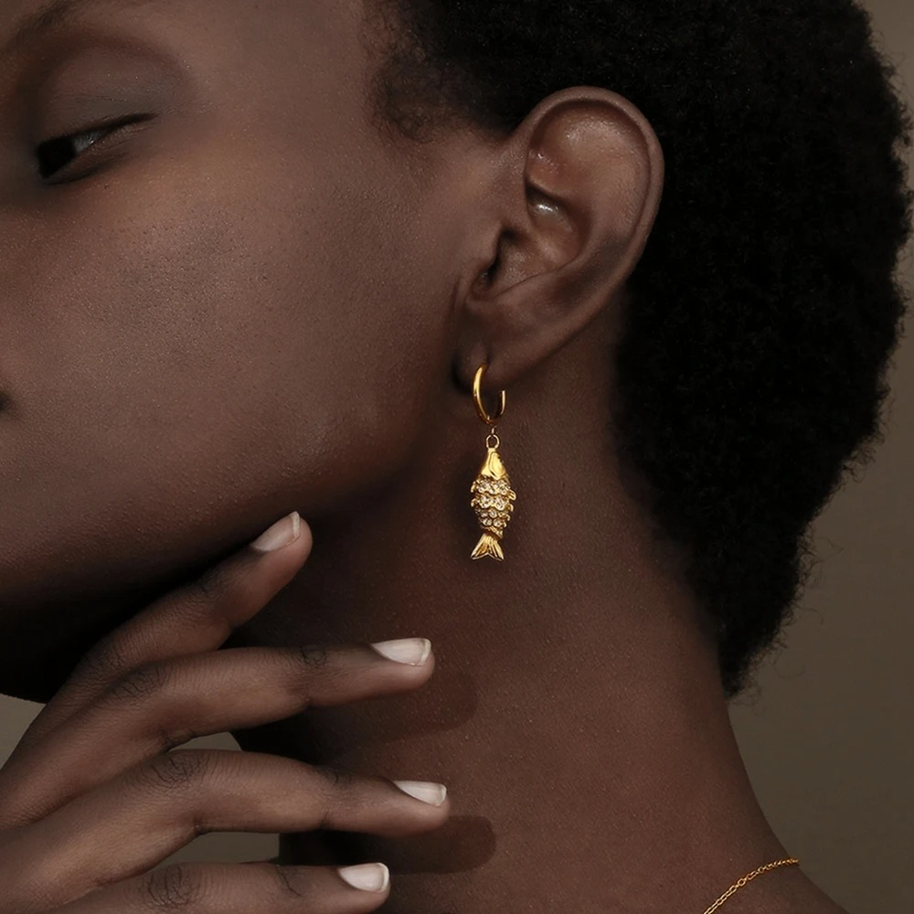 PENDIENTES DE PEZ BRILLANTE - ORO