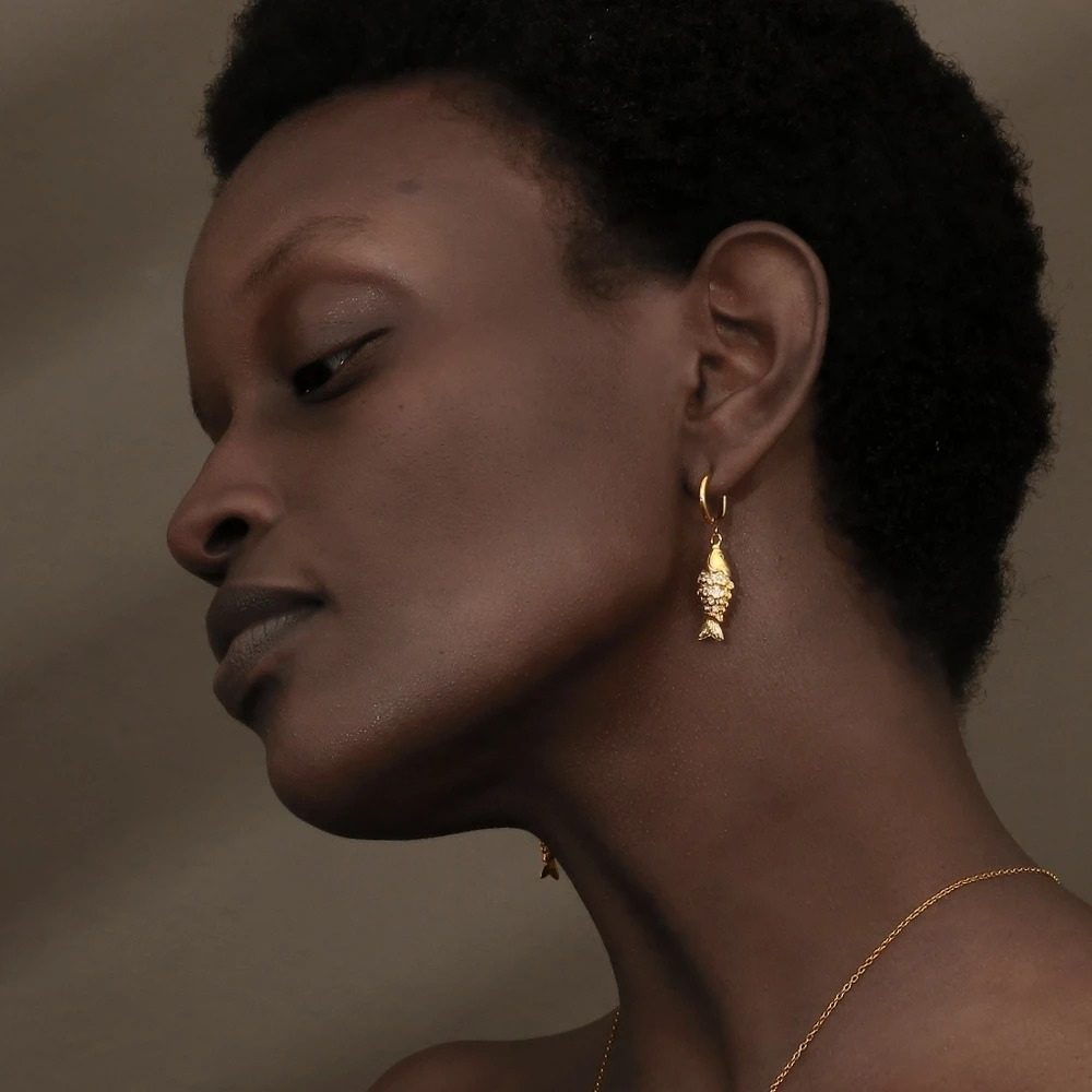 PENDIENTES DE PEZ BRILLANTE - ORO
