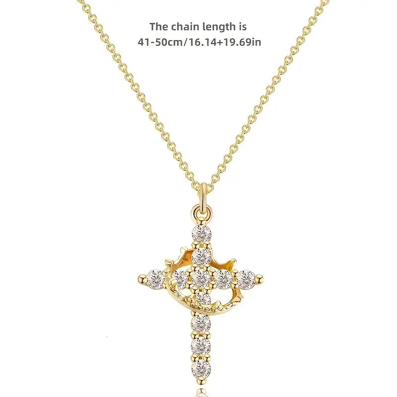 Collar con corona y cruz: símbolo atemporal de fe y fuerza